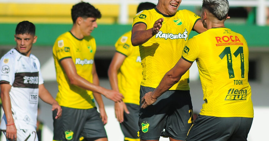 Defensa y Justicia lo buscó, pero Riestra se aferró al punto y se llevó más de lo que merecía Defensa y Justicia lo buscó, pero Riestra se aferró al punto y se llevó más de lo que merecía