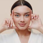 7 ejercicios de yoga facial para hacer antes de dormir
