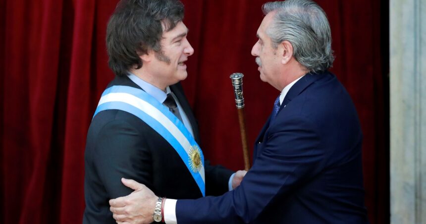 Estafas con los seguros: denunciaron a Alberto Fernández por malversación de fondos públicos Estafas con los seguros: denunciaron a Alberto Fernández por malversación de fondos públicos