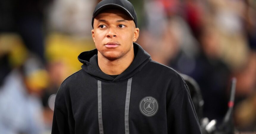 Kylian Mbappé salió en el entretiempo del empate del PSG y abandonó la cancha Kylian Mbappé salió en el entretiempo del empate del PSG y abandonó la cancha