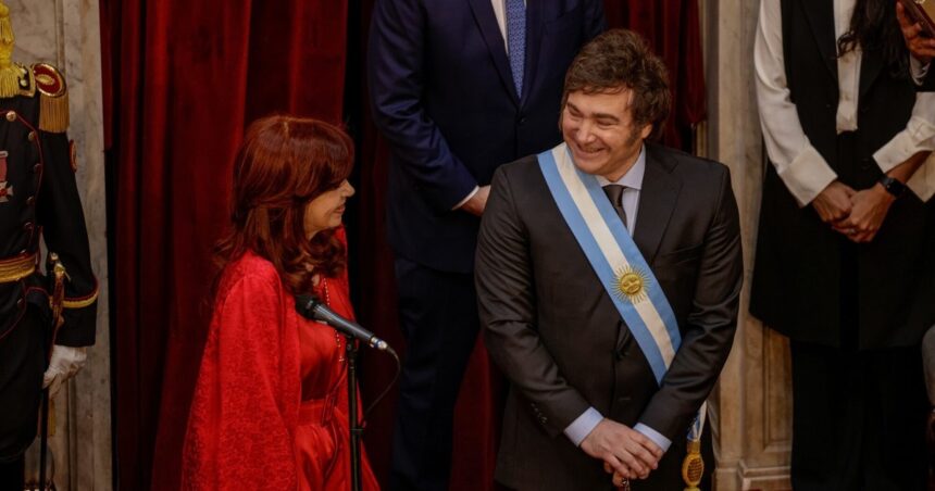 El gobierno debe decidir qué hace con una demanda millonaria contra Cristina Kirchner El gobierno debe decidir qué hace con una demanda millonaria contra Cristina Kirchner