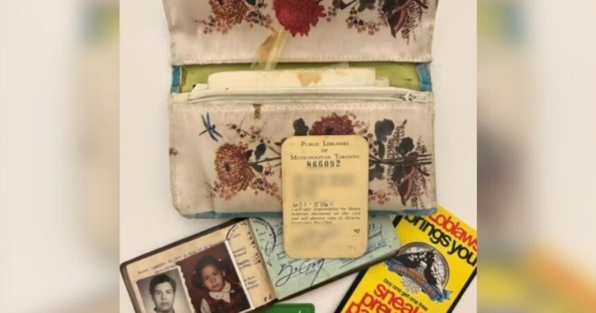 Estaba en un centro comercial y encontró un reliquia familiar perdida hace 40 años Estaba en un centro comercial y encontró un reliquia familiar perdida hace 40 años