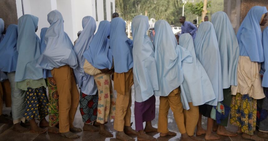 Secuestran a más de 100 estudiantes en un ataque a una escuela en Nigeria Secuestran a más de 100 estudiantes en un ataque a una escuela en Nigeria