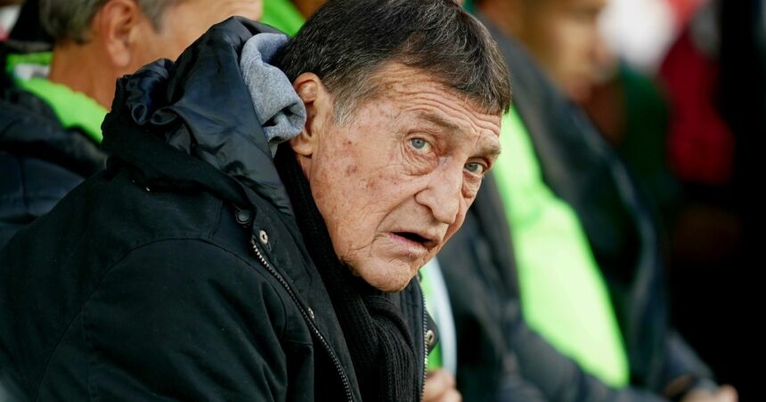 Internaron de urgencia a Julio Falcioni tras una descompensación en el entrenamiento de Banfield Internaron de urgencia a Julio Falcioni tras una descompensación en el entrenamiento de Banfield