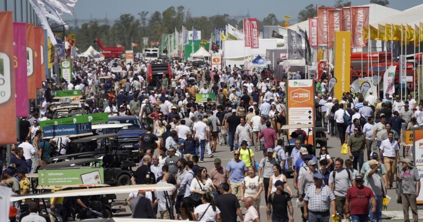 Secretos empresarios: el campo duda si financiarse en pesos o en dólares