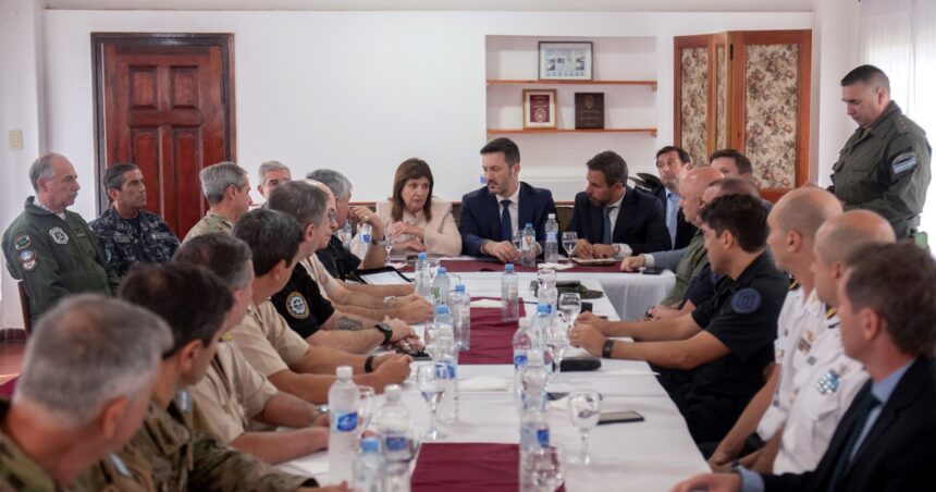 Rosario: el Ejército manda camionetas, equipos de comunicación, drones y cuatro helicópteros Rosario: el Ejército manda camionetas, equipos de comunicación, drones y cuatro helicópteros
