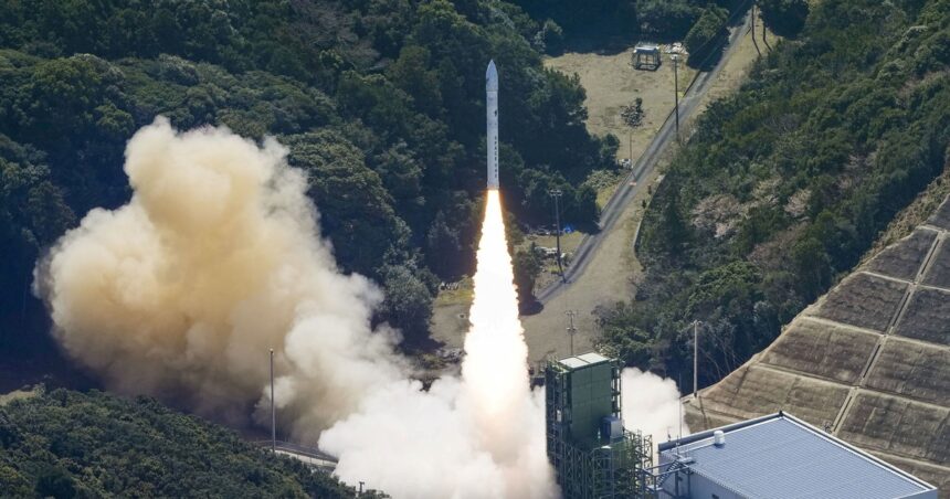 La impresionante explosión de un cohete japonés segundos después de su lanzamiento La impresionante explosión de un cohete japonés segundos después de su lanzamiento