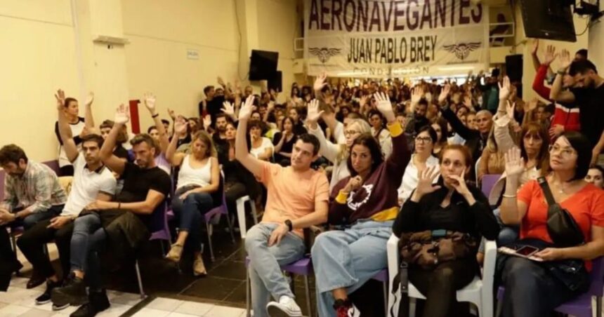 Otro gremio aeronáutico amenaza con medidas de fuerza en Aerolíneas Otro gremio aeronáutico amenaza con medidas de fuerza en Aerolíneas