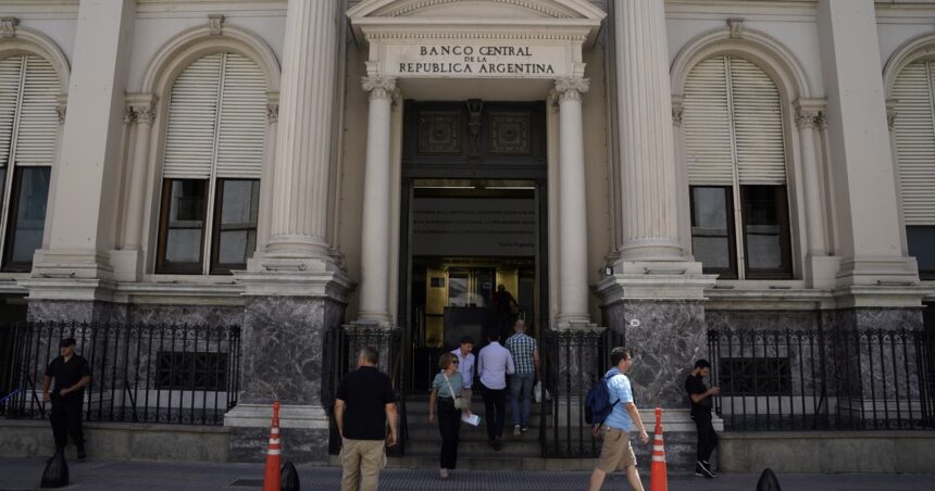 El dólar paralelo volvió a pincharse, el BCRA compró menos dólares y las reservas cayeron