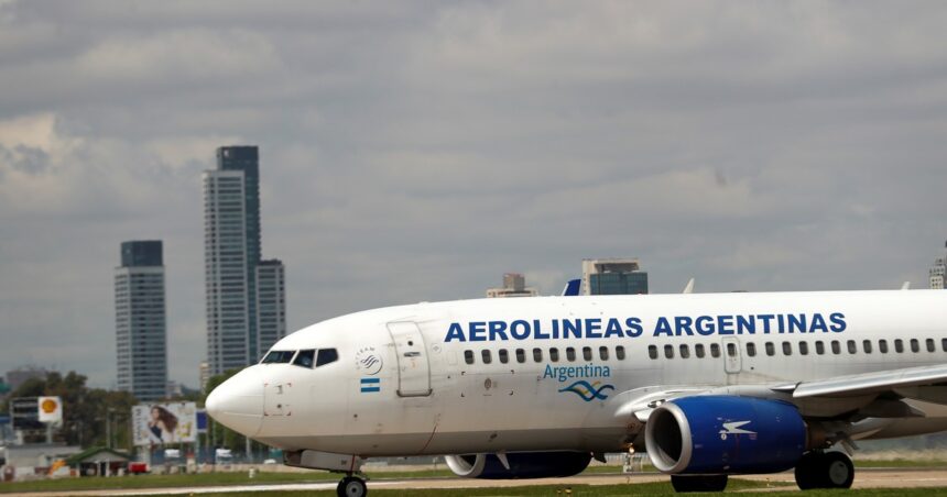 Levantan el paro de aeronáuticos que iba a afectar los vuelos en Semana Santa Levantan el paro de aeronáuticos que iba a afectar los vuelos en Semana Santa