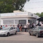 Largas filas en EDELAR por la refacturación: la empresa argumenta que no tiene papel