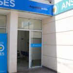 El Gobierno desdobla el pago de jubilaciones y pensiones en abril