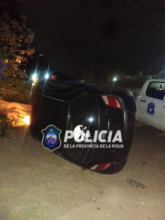 Aimogasta: conductor perdió el control del vehículo y volcó