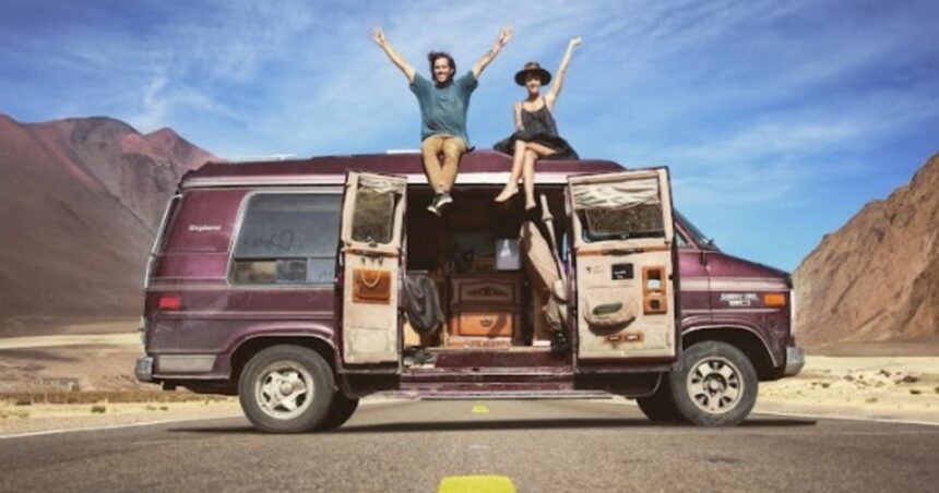 Argentinos nómades: se conocieron de viaje, armaron un motorhome y llevan su arte por el mundo Argentinos nómades: se conocieron de viaje, armaron un motorhome y llevan su arte por el mundo