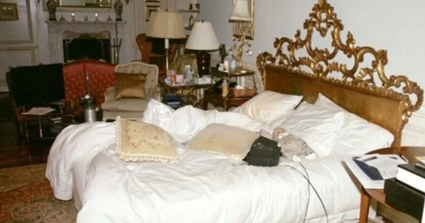 Así estaba la cama de Michael Jackson al morir: drogas, notas extrañas y una muñeca espeluznante Así estaba la cama de Michael Jackson al morir: drogas, notas extrañas y una muñeca espeluznante