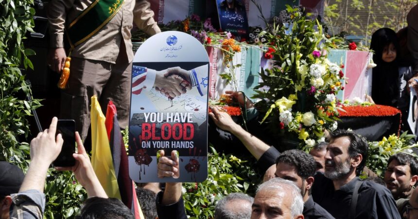 Irán amenaza a Israel y dice que sus embajadas “ya no son seguras” tras el ataque israelí en Siria Irán amenaza a Israel y dice que sus embajadas “ya no son seguras” tras el ataque israelí en Siria
