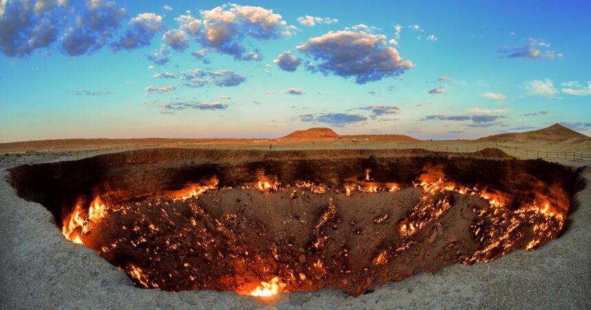 La “Puerta del Infierno” sigue abierta desde 1971 y no pueden cerrarla La “Puerta del Infierno” sigue abierta desde 1971 y no pueden cerrarla