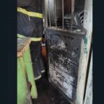 Malvivientes prendieron fuego la puerta de un local de comida por Av. San Nicolas de Bari
