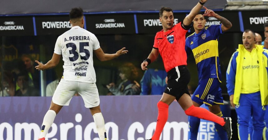 Copa Sudamericana: se difundió el audio del VAR de la polémica en Boca vs Trinidense por un penal Copa Sudamericana: se difundió el audio del VAR de la polémica en Boca vs Trinidense por un penal