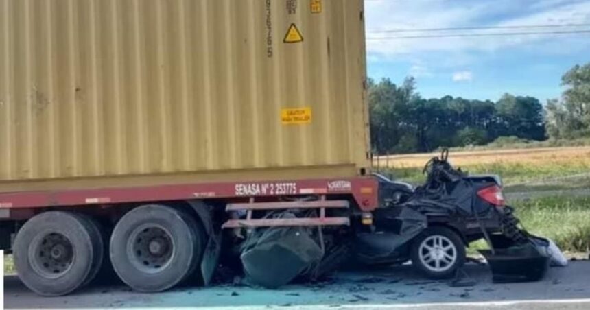 Accidente fatal en la ruta 9: murió el conductor de un auto tras chocar con un camión estacionado Accidente fatal en la ruta 9: murió el conductor de un auto tras chocar con un camión estacionado