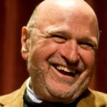 Murió a los 80 años el director de orquesta británico Andrew Davis