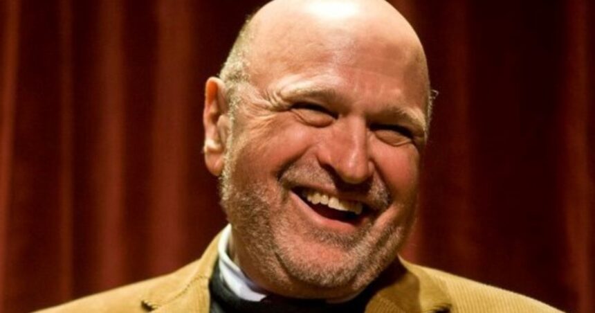 Murió a los 80 años el director de orquesta británico Andrew Davis