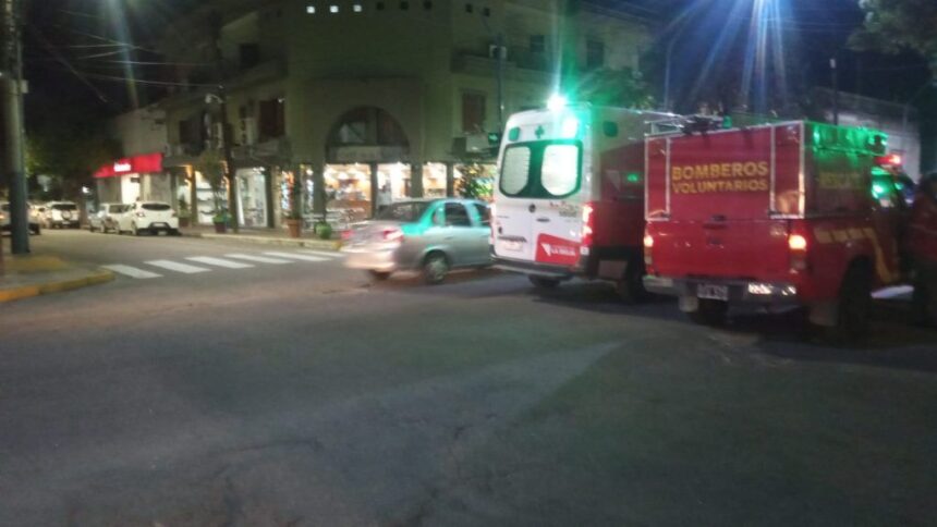 Mujer herida luega de ser colisionada por una bicicleta Mujer herida luega de ser colisionada por una bicicleta