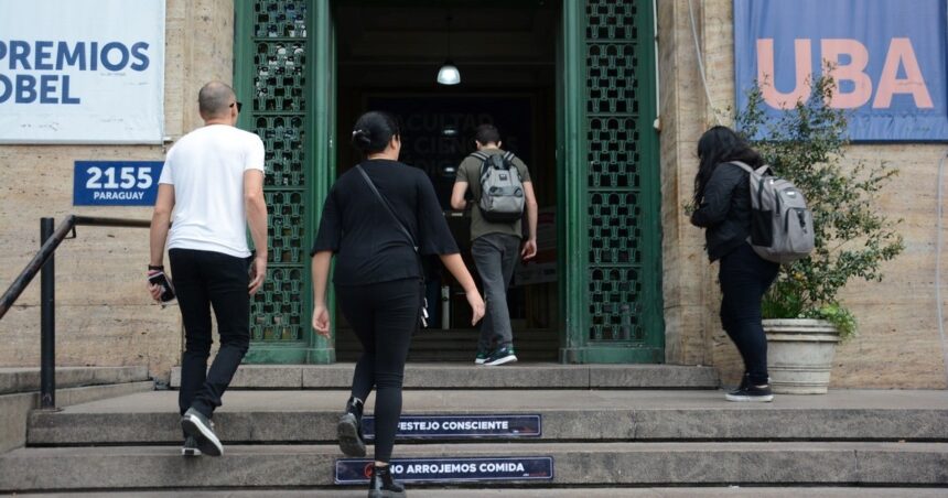 Una parte de los estudiantes cuestiona que este martes no haya clases por la marcha Una parte de los estudiantes cuestiona que este martes no haya clases por la marcha