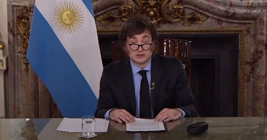Por cadena nacional, Milei reivindicó la “motosierra” y advirtió que “el Estado presente” se terminó Por cadena nacional, Milei reivindicó la “motosierra” y advirtió que “el Estado presente” se terminó