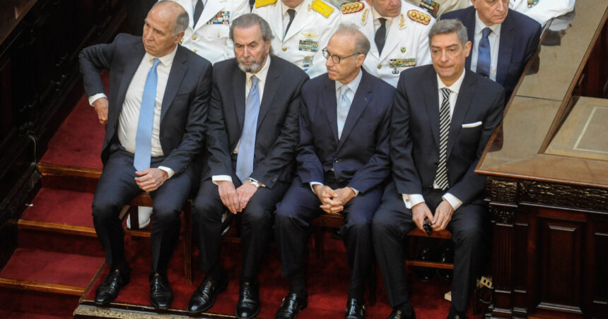 La Corte rechazó un per saltum y un tercer amparo contra el mega DNU del presidente Javier Milei La Corte rechazó un per saltum y un tercer amparo contra el mega DNU del presidente Javier Milei