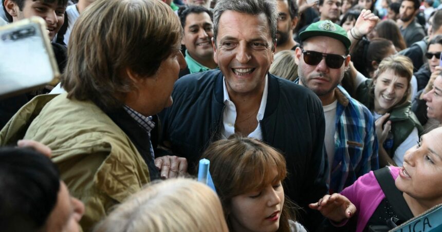 La oposición se subió a la marcha universitaria y aprovechó para castigar el ajuste de Milei La oposición se subió a la marcha universitaria y aprovechó para castigar el ajuste de Milei