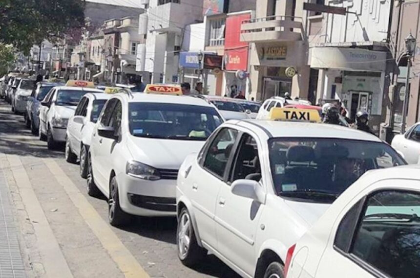 Actualizaron las tarifas de taxis y remises un 40 por ciento