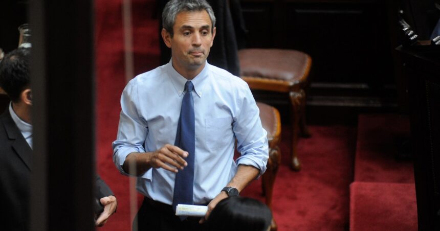 Para salvar la Ley Bases el oficialismo cedió y ahora propone una Reforma Laboral light Para salvar la Ley Bases el oficialismo cedió y ahora propone una Reforma Laboral light