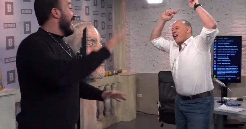 El baile desenfrenado de Sergio Berni en un programa de streaming El baile desenfrenado de Sergio Berni en un programa de streaming