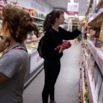 Con el consumo parado, los precios se desinflan y la “deflación” asoma en algunos productos