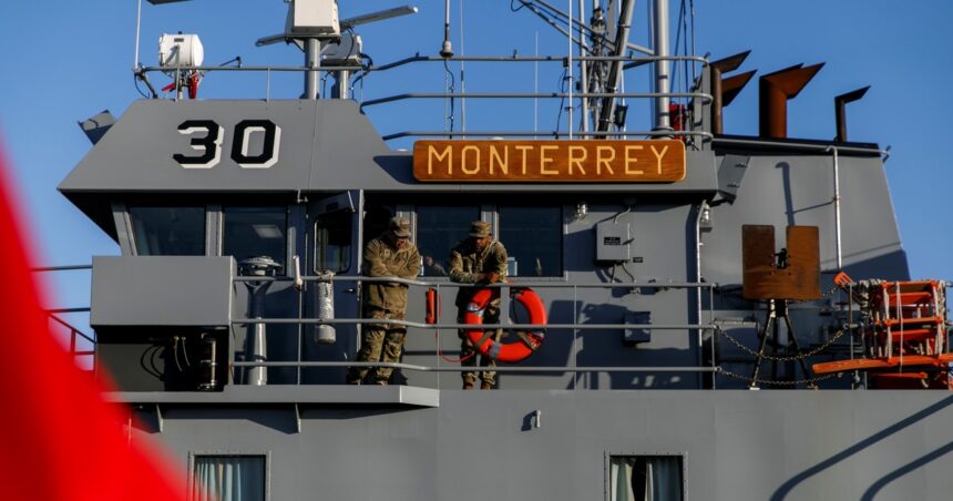 El ejército comienza a construir un muelle flotante de ayuda frente a la costa de Gaza El ejército comienza a construir un muelle flotante de ayuda frente a la costa de Gaza