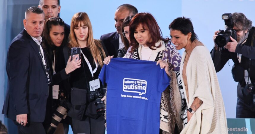 Cristina Kirchner criticó duro al Gobierno de Milei y el Presidente salió a contestarle Cristina Kirchner criticó duro al Gobierno de Milei y el Presidente salió a contestarle