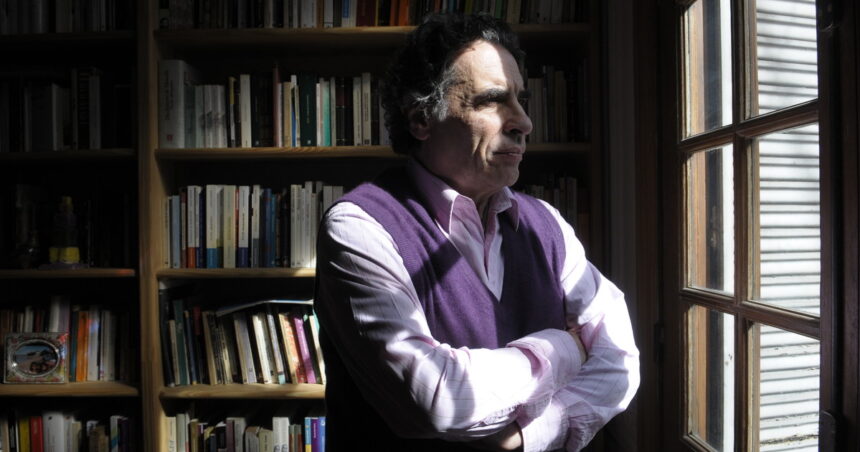 Libro de Eduardo Jozami: Un abismo histórico entre Alfonsín y Milei Libro de Eduardo Jozami: Un abismo histórico entre Alfonsín y Milei