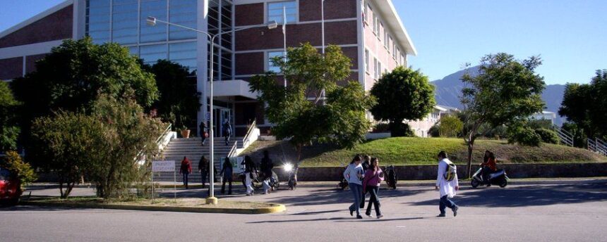 Sólo 10 empleados ocupados de cada 100 tiene educación universitaria en La Rioja Sólo 10 empleados ocupados de cada 100 tiene educación universitaria en La Rioja
