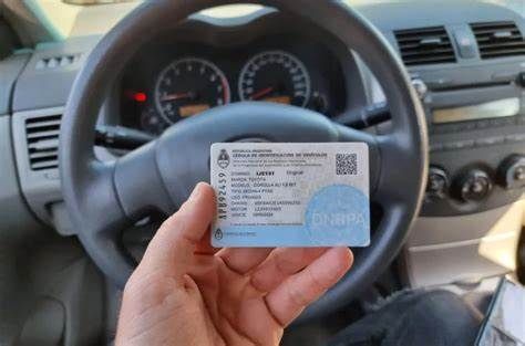 Es oficial: se deja de emitir la cédula azul para los autos Es oficial: se deja de emitir la cédula azul para los autos