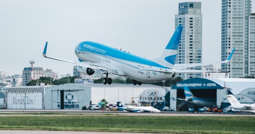 Vuelven los planes de 12 cuotas en Aerolíneas y Flybondi Vuelven los planes de 12 cuotas en Aerolíneas y Flybondi