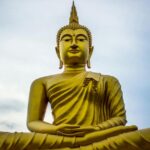 Cómo saber si tienes deuda kármica, según el budismo