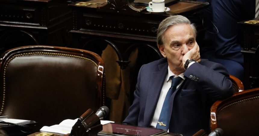 Miguel Pichetto optimista, el bloque PRO en llamas y las empanadas frías de Martín Menem Miguel Pichetto optimista, el bloque PRO en llamas y las empanadas frías de Martín Menem