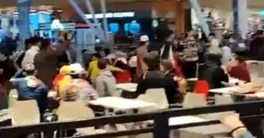 Violenta pelea entre bandas adolescentes en un shopping de Tortuguitas