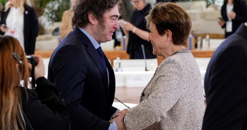 El viejo truco del Fondo Monetario: ¿y si le ofrece plata a Milei, pero no se la deja usar? El viejo truco del Fondo Monetario: ¿y si le ofrece plata a Milei, pero no se la deja usar?