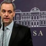 Manuel Adorni minimizó la suba del dólar blue y cuestionó a quienes reclaman una devaluación