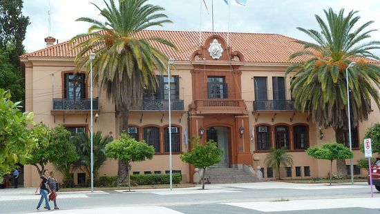 El sueldo básico del gobernador asciende a 3.280 El sueldo básico del gobernador asciende a 3.280