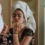 ¿Cremas antiage a los 16 años? Las chicas y los riesgos de una nueva adicción a los cosméticos