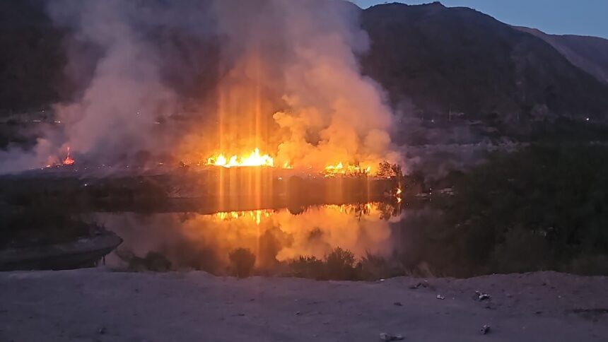 Incendio en el dique de Los Sauces: Se pide circular con precaución Incendio en el dique de Los Sauces: Se pide circular con precaución