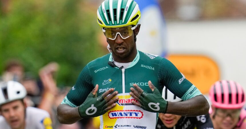 La historia de Biniam Girmay, el primer ciclista negro en ganar dos etapas en el Tour de Francia La historia de Biniam Girmay, el primer ciclista negro en ganar dos etapas en el Tour de Francia